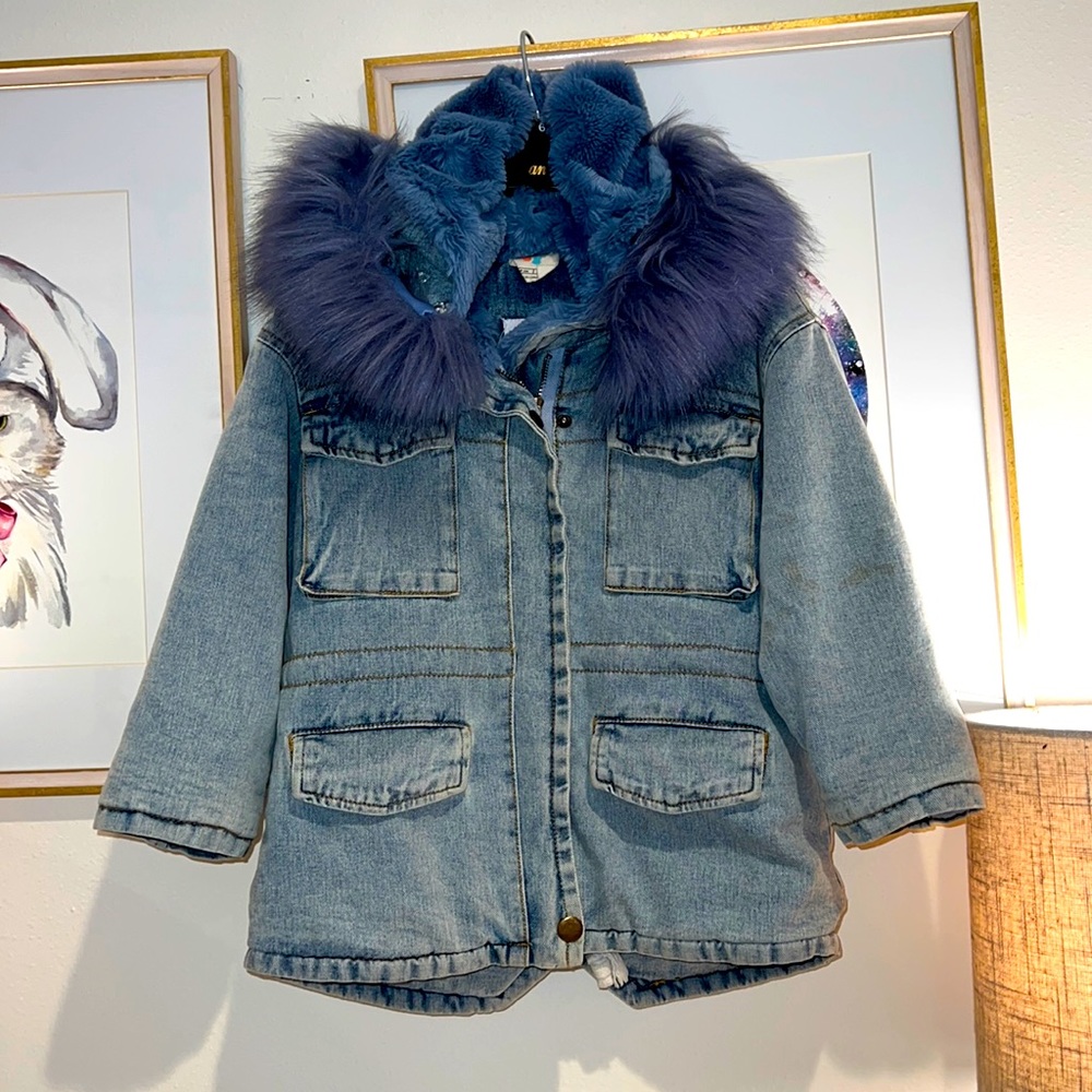 Oversized denim coat with adjustable waistband and faux fur trim size 5.